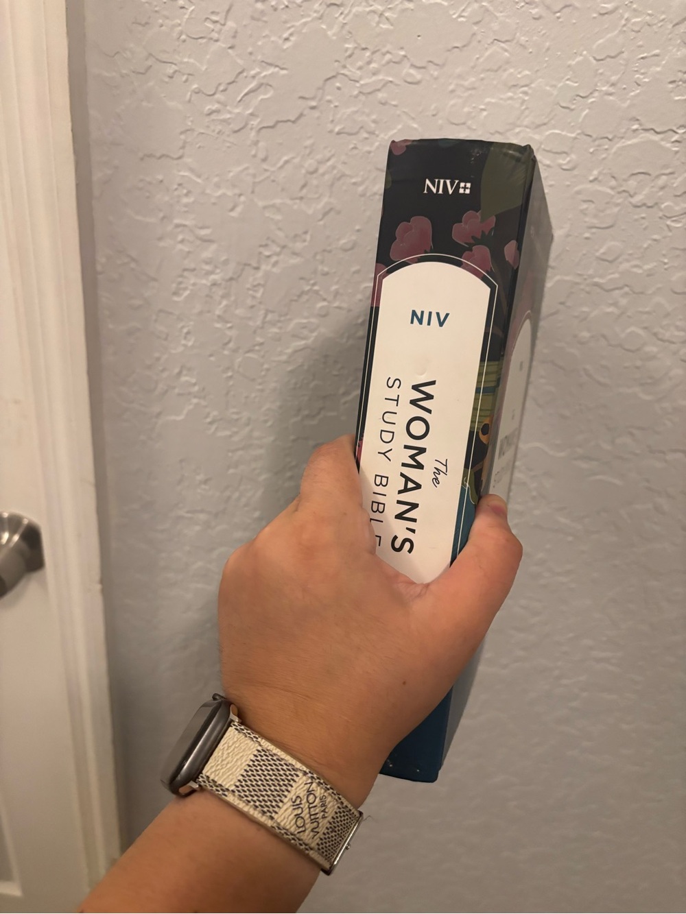 NIV, the Woman's Study Bible, Hardcover - Picture 4 of 5